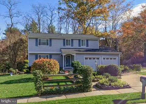 3812 Candlelight Ct, Alexandria, VA 22310