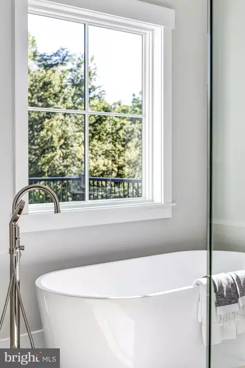 Bath - 1806 Dumbarton St, Mclean, VA 22101 photo 5 of 8