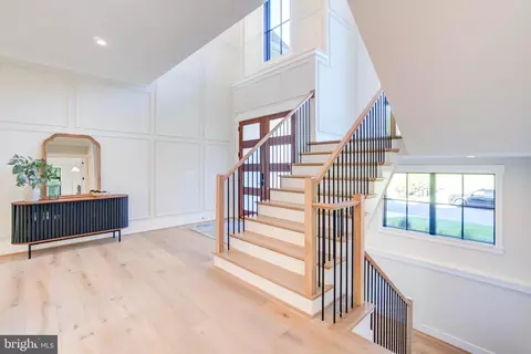 Entry Way - 1806 Dumbarton St, Mclean, VA 22101 photo 7 of 10