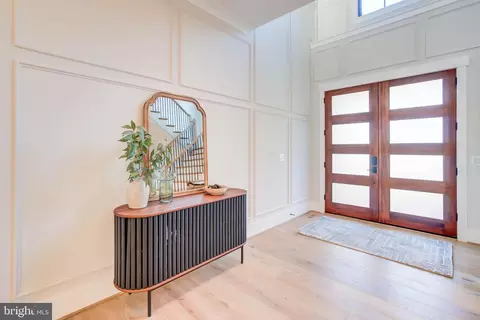 Entry Way - 1806 Dumbarton St, Mclean, VA 22101 photo 2 of 10