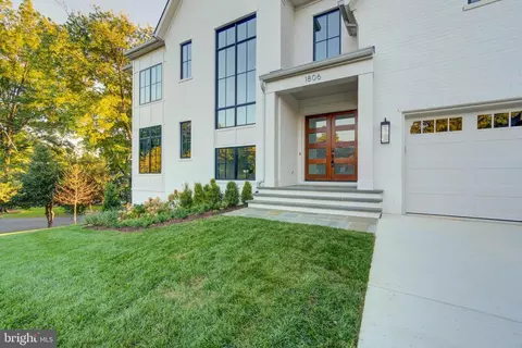 Exterior - 1806 Dumbarton St, Mclean, VA 22101 photo 2 of 8