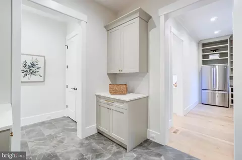 Entry Way - 1806 Dumbarton St, Mclean, VA 22101 photo 5 of 10