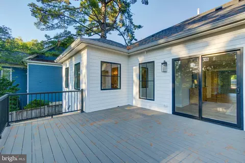 Exterior - 1806 Dumbarton St, Mclean, VA 22101 photo 5 of 8