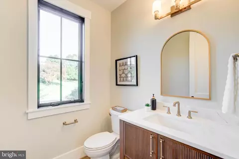 Bath - 1806 Dumbarton St, Mclean, VA 22101 photo 7 of 8