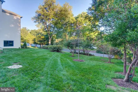 Exterior - 1806 Dumbarton St, Mclean, VA 22101 photo 8 of 8
