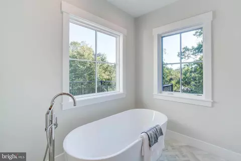 Bath - 1806 Dumbarton St, Mclean, VA 22101 photo 4 of 8