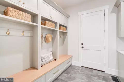 Entry Way - 1806 Dumbarton St, Mclean, VA 22101 photo 6 of 10