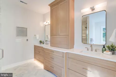 Bath - 1806 Dumbarton St, Mclean, VA 22101 photo 1 of 8