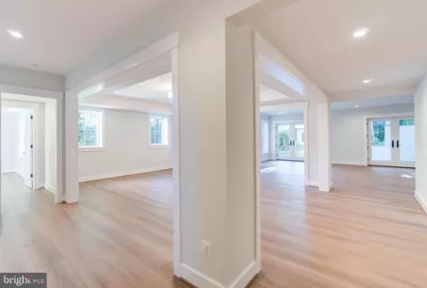 Entry Way - 1806 Dumbarton St, Mclean, VA 22101 photo 9 of 10