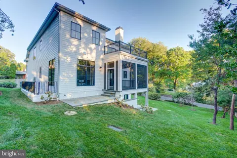 Exterior - 1806 Dumbarton St, Mclean, VA 22101 photo 7 of 8
