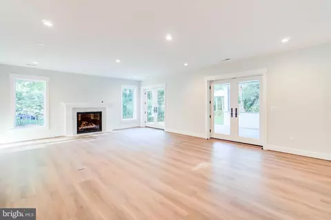 Living - 1806 Dumbarton St, Mclean, VA 22101 photo 5 of 6