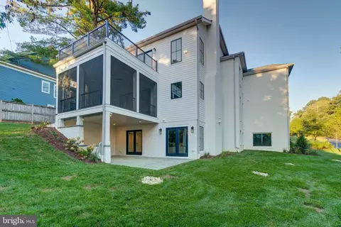 Exterior - 1806 Dumbarton St, Mclean, VA 22101 photo 6 of 8