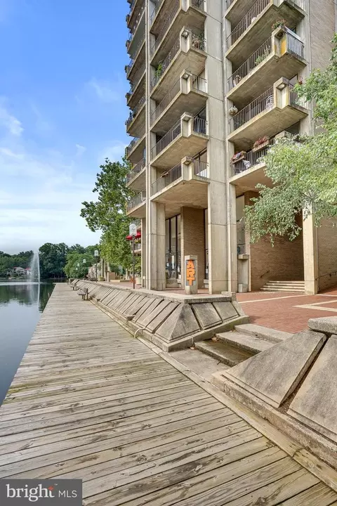11400 Washington Plz W #702, Reston, VA 20190