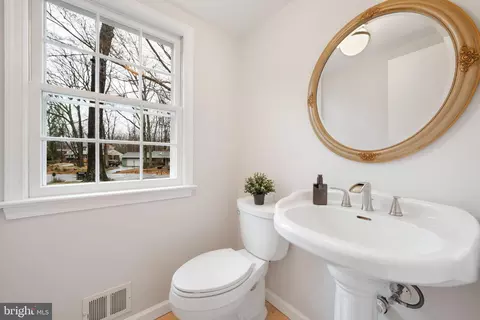 2401 Bugle Ln, Reston, VA 20191 photo 17