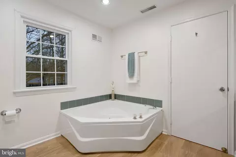 2401 Bugle Ln, Reston, VA 20191 photo 25
