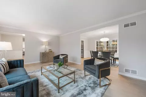 2401 Bugle Ln, Reston, VA 20191 photo 5