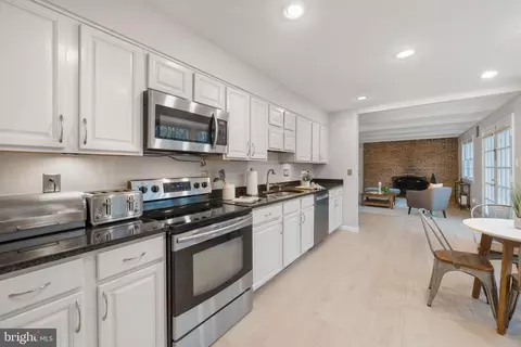 2401 Bugle Ln, Reston, VA 20191 photo 8