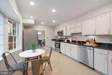 2401 Bugle Ln, Reston, VA 20191 photo 10