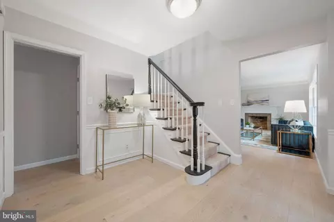 2401 Bugle Ln, Reston, VA 20191 photo 2