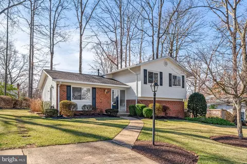 8317 Mcneil St, Vienna, VA 22180