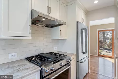 Kitchen - 8317 Mcneil St, Vienna, VA 22180 photo 4 of 13