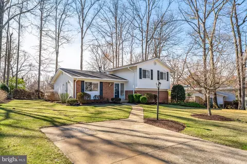 Exterior - 8317 Mcneil St, Vienna, VA 22180 photo 4 of 13