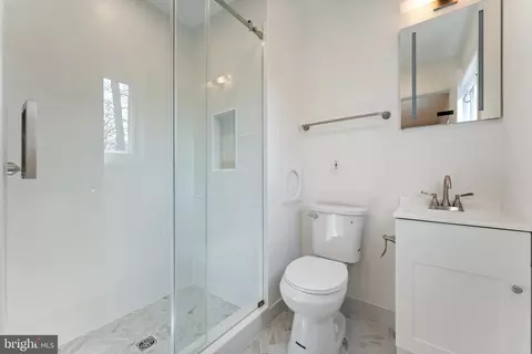 Bath - 8317 Mcneil St, Vienna, VA 22180 photo 3 of 5