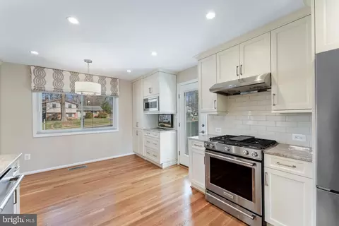 Kitchen - 8317 Mcneil St, Vienna, VA 22180 photo 8 of 13