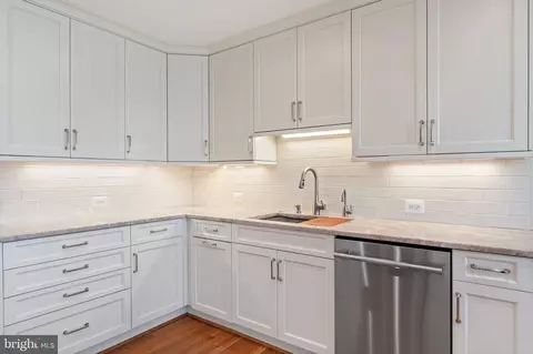 Kitchen - 8317 Mcneil St, Vienna, VA 22180 photo 11 of 13