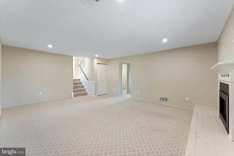 Living - 8317 Mcneil St, Vienna, VA 22180 photo 7 of 8