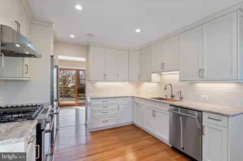 Kitchen - 8317 Mcneil St, Vienna, VA 22180 photo 5 of 13