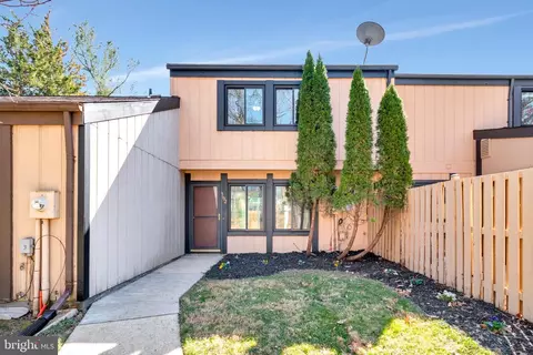 3102 Babashaw Ct, Fairfax, VA 22031