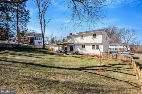 Exterior - 6439 Bowie Dr, Springfield, VA 22150 photo 5 of 7