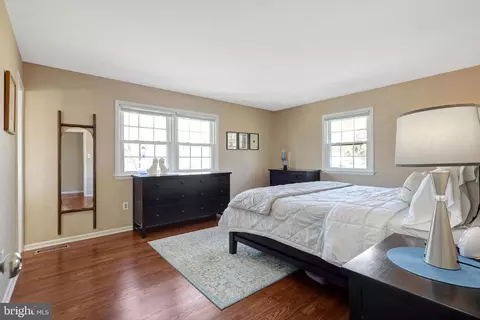 Bedroom - 6439 Bowie Dr, Springfield, VA 22150 photo 3 of 5