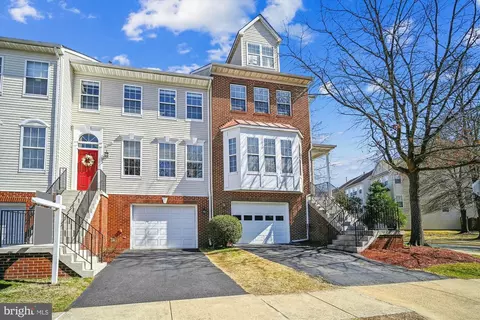 7807 Desiree St, Alexandria, VA 22315