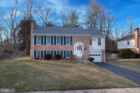 5304 New Church Ct, Fairfax, VA 22032