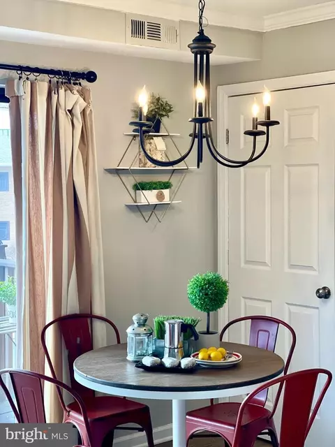 7528 Savannah St #203, Falls Church, VA 22043