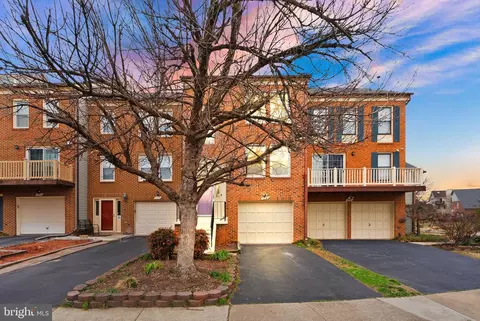 6548 Tartan Vista Dr, Alexandria, VA 22312