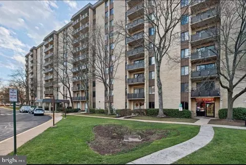 3100 S Manchester St #407, Falls Church, VA 22044