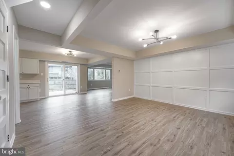 Living - 5943 Hall St, Springfield, VA 22152 photo 3 of 4