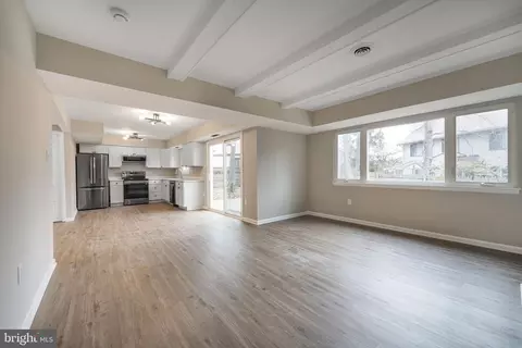Living - 5943 Hall St, Springfield, VA 22152 photo 2 of 4