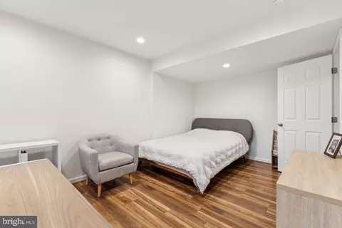 Bedroom - 9074 Brook Ford Rd, Burke, VA 22015 photo 8 of 8