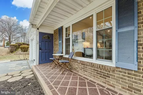 Exterior - 9074 Brook Ford Rd, Burke, VA 22015 photo 7 of 8