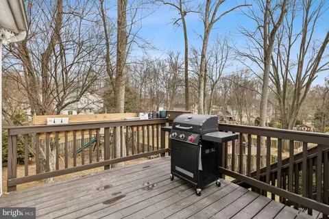 Exterior - 9074 Brook Ford Rd, Burke, VA 22015 photo 2 of 8