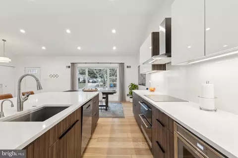 Kitchen - 9074 Brook Ford Rd, Burke, VA 22015 photo 5 of 6