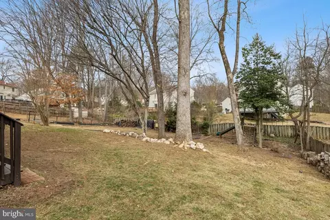 Exterior - 9074 Brook Ford Rd, Burke, VA 22015 photo 4 of 8
