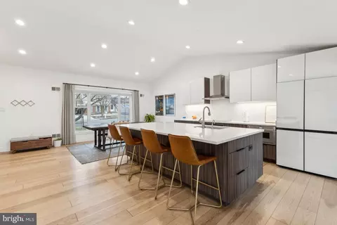 Kitchen - 9074 Brook Ford Rd, Burke, VA 22015 photo 4 of 6
