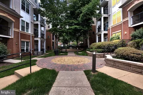 11379 Aristotle Dr #10-409, Fairfax, VA 22030