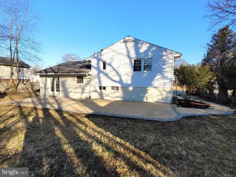 7319 Gresham St, Springfield, VA 22151 photo 3