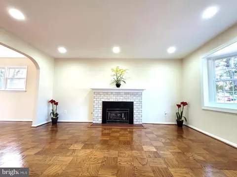 7319 Gresham St, Springfield, VA 22151 photo 8